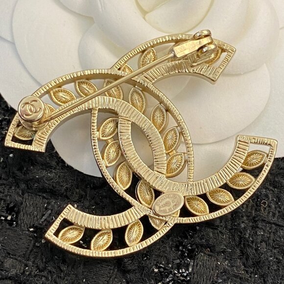 CHANEL Gold and Diamond Brooch - Picture 7 of 8